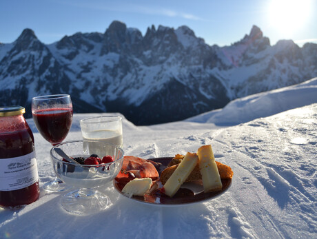 #Trentinoskisunrise Alpe Cimbra, sabato 23 gennaio