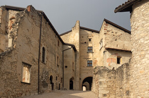 Castel Beseno - Le mura