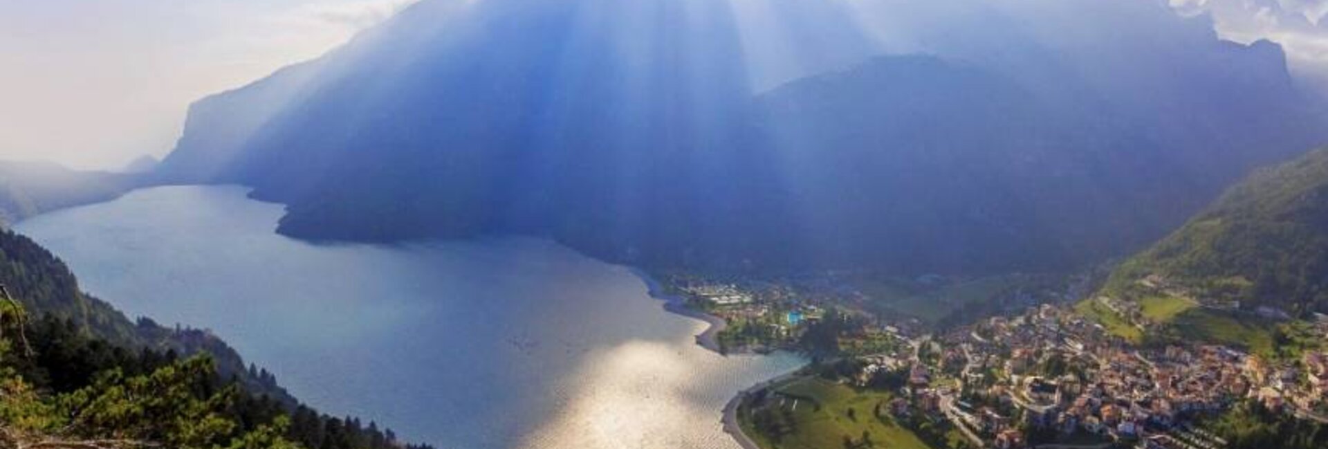 Molveno, eine Naturoase fernab vom Alltag, vor der Kulisse der Dolomiten