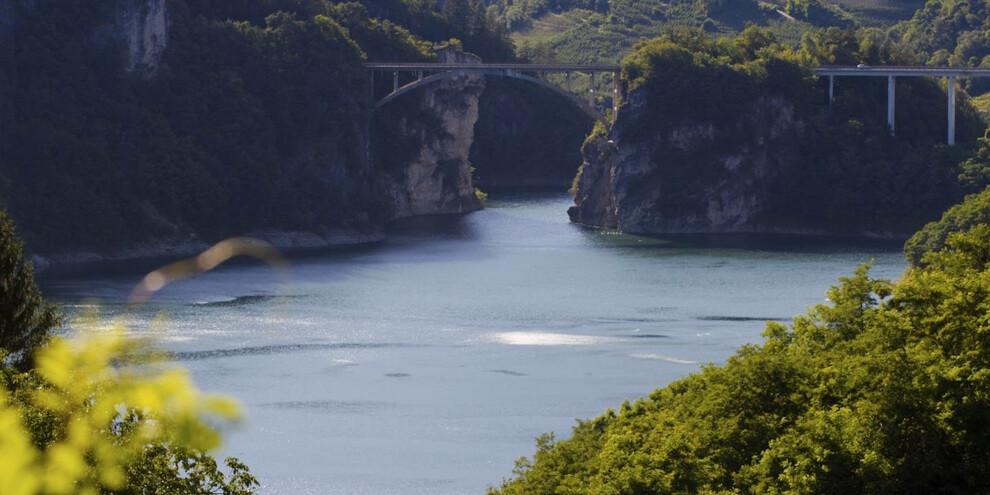 Ponořené mosty jezera Santa Giustina