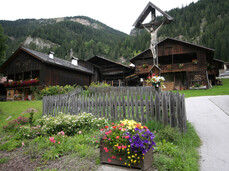 Die traditionellen Scheunen von Trentino - typischen Wohnholz