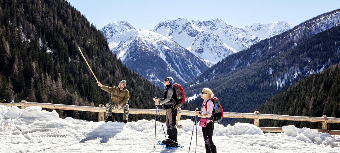 Zimní procházky v horách na sněžnicích v Dolomitech.  #4