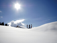 Winter hiking & snowshoeing in italy