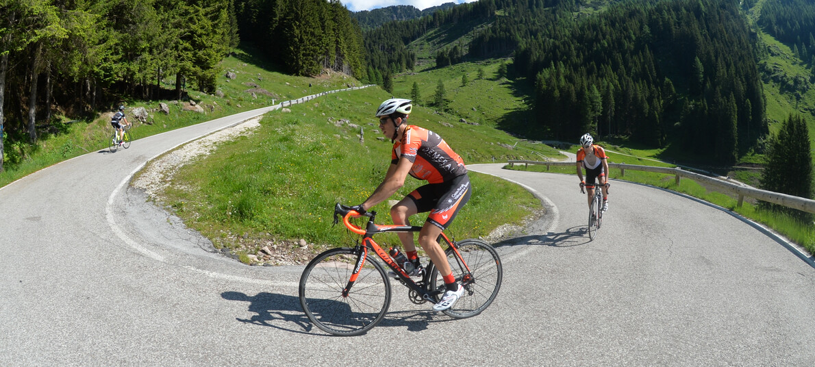 Droga rowerowa legendarne wspina się w Trentino
