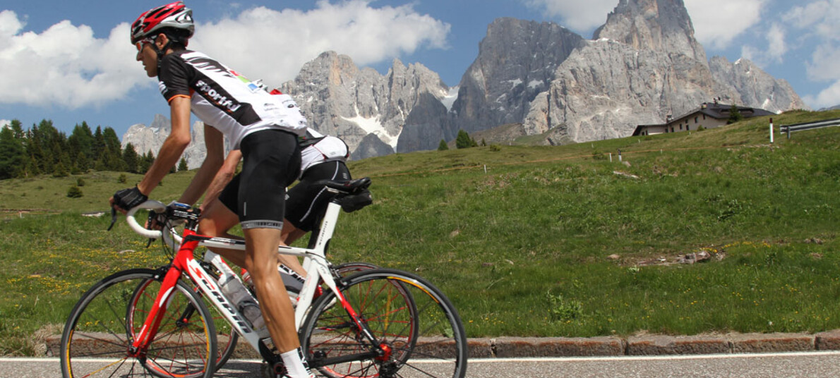 Droga rowerowa legendarne wspina się w Trentino