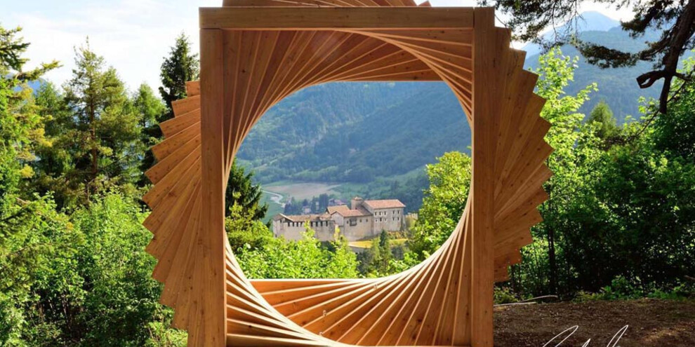 Was im Trentino im Herbst zu tun ist - ruhige Wanderungen zwischen Bäumen und Kunst