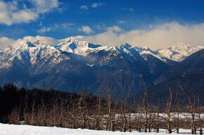 Schneebedeckte Berge in der autonomen Provinz Trento