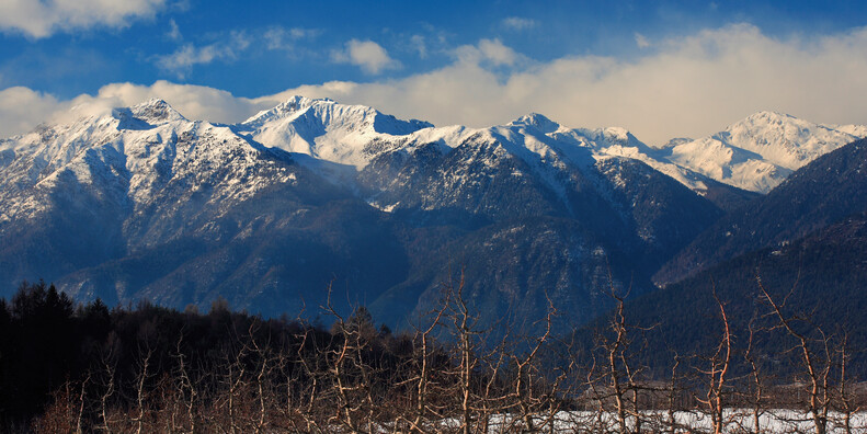 Schneebedeckte Berge in der autonomen Provinz Trento