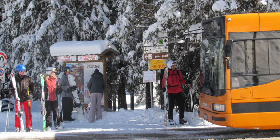 Ski-bus, the best way to get around on your winter holiday 