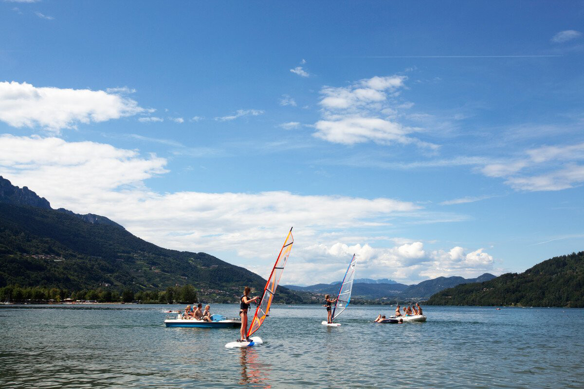 5 lakes for windsurfing