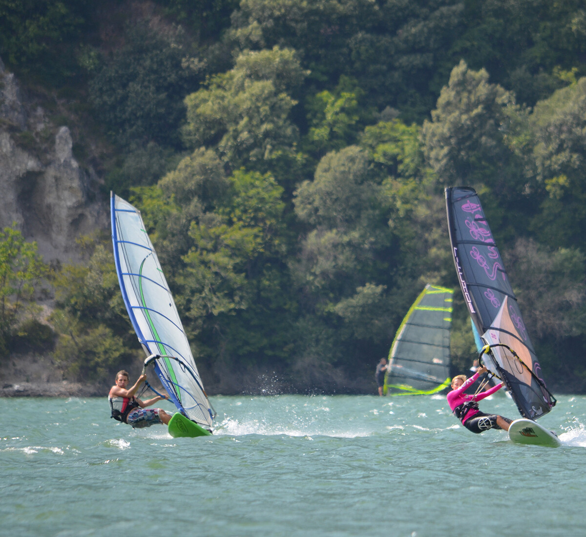 5 lakes for windsurfing