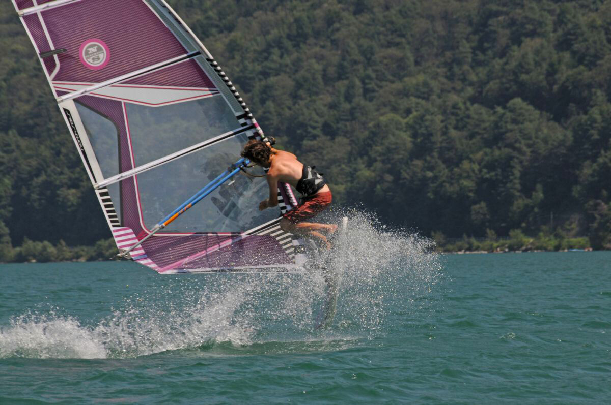 5 lakes for windsurfing