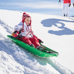 APT Alpe Cimbra - Inverno - Bambino sul bob | © APT Alpe Cimbra - Inverno - Bambino sul bob