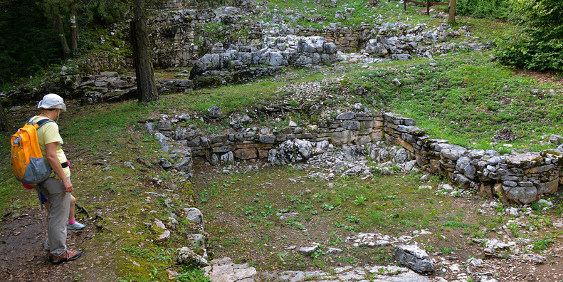 Archäologische Ausgrabungen Doss Castel