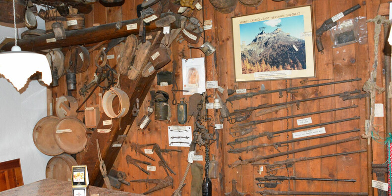 Piccolo Museo della Guerra alla Baita Monte Cauriol | © Foto Archivio Apt Val di Fiemme