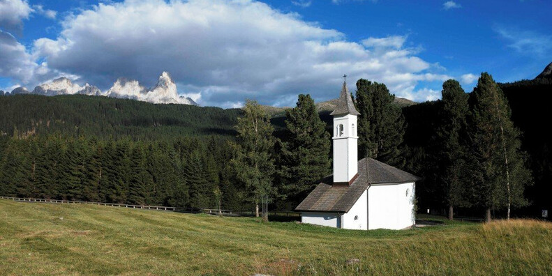 Das Bergkirchlein in Bellamonte