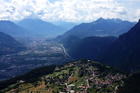 Panorama dalla Croce di Fai. | © APT Dolomiti di Brenta e Paganella
