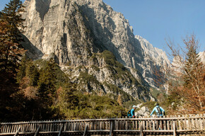 Brücke auf der Strecke | © APT Dolomiti di Brenta e Paganella