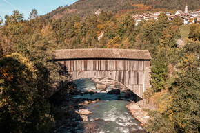 Überdachte Holzbrücke | © APT Val di Fiemme