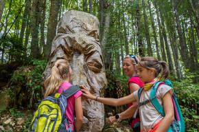 Sentiero Cimbro dell'Immaginario - Nå in tritt von Sambinélo | © Azienda per il Turismo Alpe Cimbra