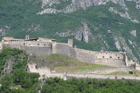 Castel Beseno visto da est | © Unknown