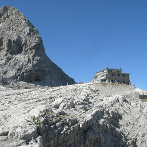 XII Apostoli refuge and the little church carved in the rock nearby | © APT Madonna di Campiglio, Pinzolo, Val Rendena