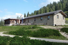 Camminata dal Rifugio Malga di Romeno al Monte Roen | © APT Val di Non 