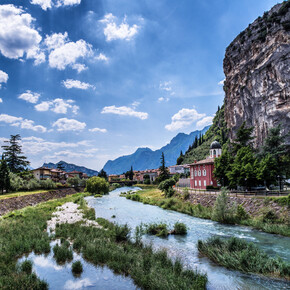 L'inizio del percorso, lungo il fiume Sarca | © Garda Trentino 