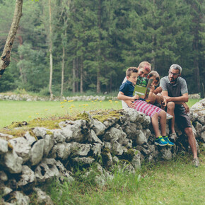 Famiglia sul sentiero | © APT - Garda Trentino