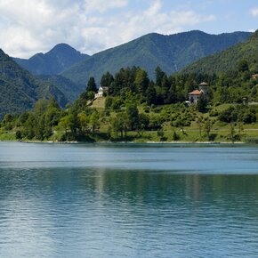 View of the northern shore of Lake Ledro | © Garda Trentino