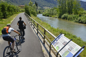 The cycle path along river Sarca | © Garda Trentino
