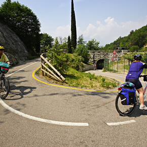 La pista ciclabile nei pressi di Passo San Giovanni | © North Lake Garda Trentino 