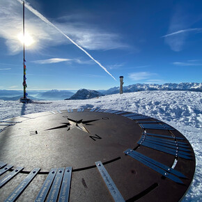 Snowshoe hiking up Corno di Tres with panoramic views | © APT Val di Non 