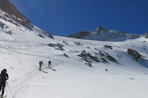 Scialpinismo primaverile in Adamello | © VisitTrentino