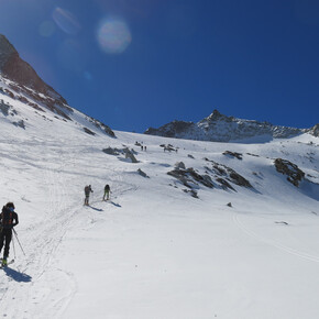 Scialpinismo primaverile in Adamello | © VisitTrentino
