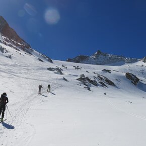 Spring ski mountaineering in Adamello | © VisitTrentino