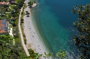 La pista ciclabile lungo la spiaggia di Torbole | © North Lake Garda Trentino 