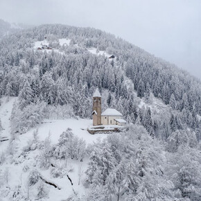 Chiesa di Santa Lucia a Comasine in Val di Peio | © Azienda per Il Turismo Val di Sole