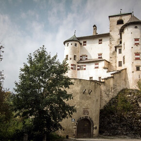 Tra prati e boschi alla scoperta di Castel Bragher | © APT Val di Non Soc. Coop.