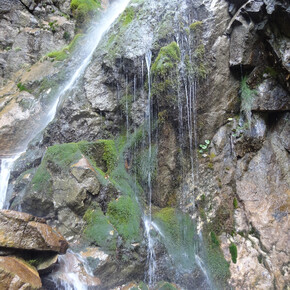 Giochi d'acqua alle cascate del Masanel | © Madonna di Campiglio Azienda per il Turismo 