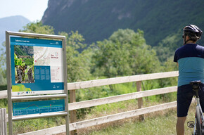 I pannelli informativi lungo il percorso | © Dolomiti di Brenta e Paganella