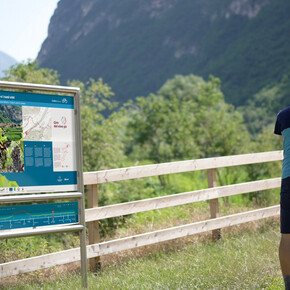 I pannelli informativi lungo il percorso | © Dolomiti di Brenta e Paganella