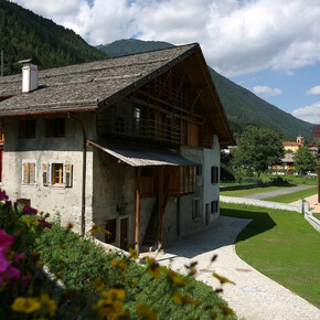 Casa Cüs, a Darè, tipico esempio di architettura rurale alpina | © Madonna di Campiglio Azienda per il Turismo 