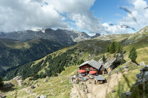 Stage 4A Dolomiti Trek King - At the feet of the Sassolungo Massif | © APT Val di Fassa