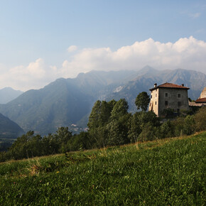 Castel Spine e vista della valle delle Terme di Comano | © Garda Trentino 
