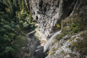 Passeggiata al punto panoramico sopra la cascata di Tret | © APT Val di Non Soc. Coop.