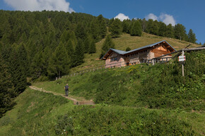 Malga Table | © Madonna di Campiglio Azienda per il Turismo 