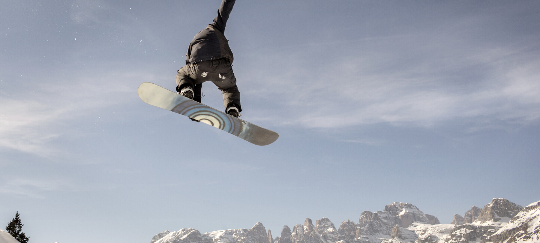 Paganella - Snowboarder in salto | © Foto Daniele Lira