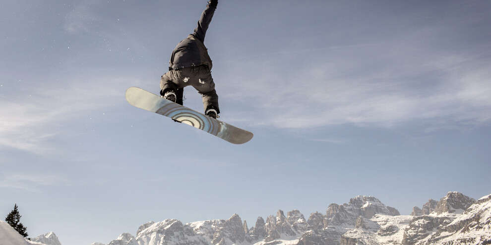 Paganella - Snowboarder in salto | © Foto Daniele Lira