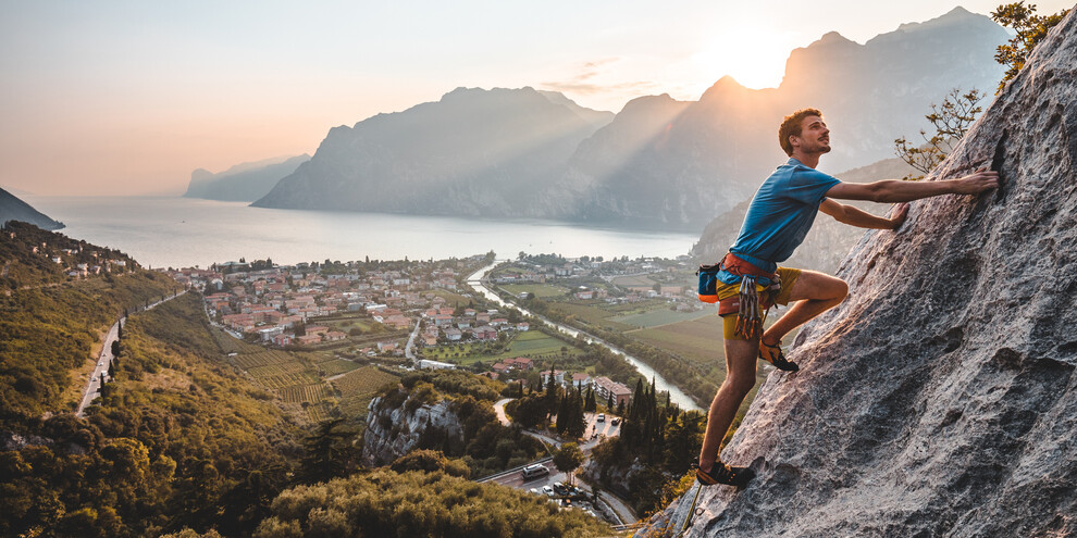 Arrampicare con vista sul lago